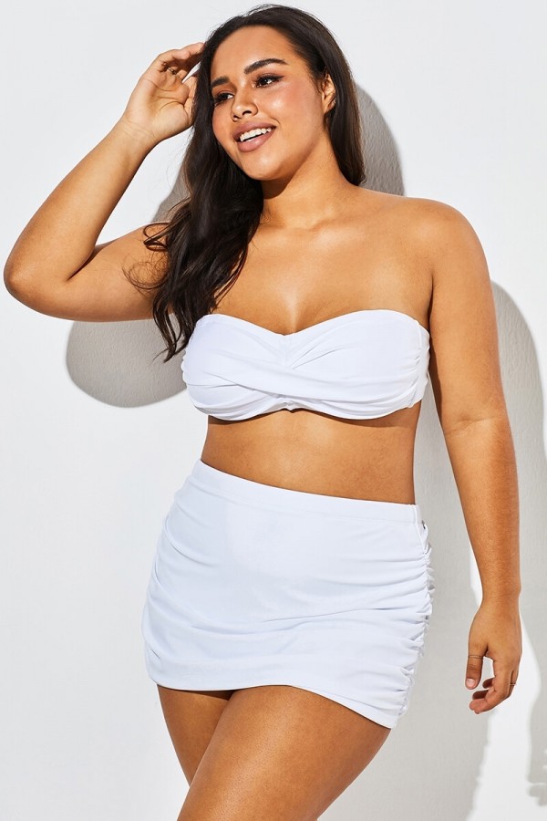 Bikini spa bandeau blanc torsadé sur le devant avec jupe